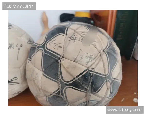 足球明星卡包签名的魅力揭秘与收藏价值分析