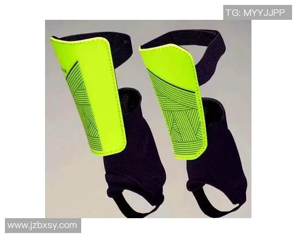 足球明星护腿板设计风格与功能解析及其在比赛中的重要性探讨